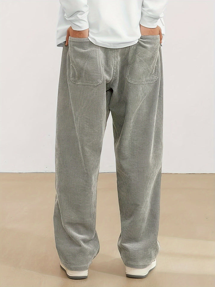 Pantalon homme confort en velours côtelé, taille élastique, coupe ample pour liberté de mouvement.