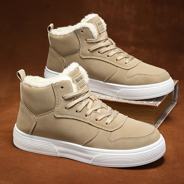 Chaussures homme mode urbaine, bottes montantes élégantes et chaudes pour l'hiver. Confort et style assurés.