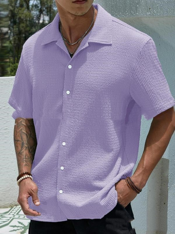 Chemise homme moderne et décontractée, manches courtes, un haut estival parfait pour la plage ou les sorties.