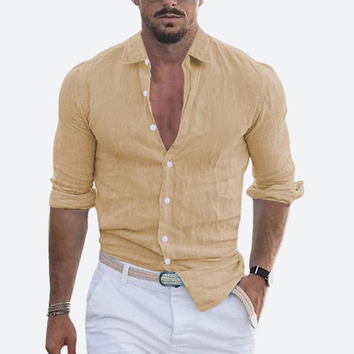 Chemise homme à coupe ample, décontractée, col rabattu, pour un look estival confortable, élégant et moderne.