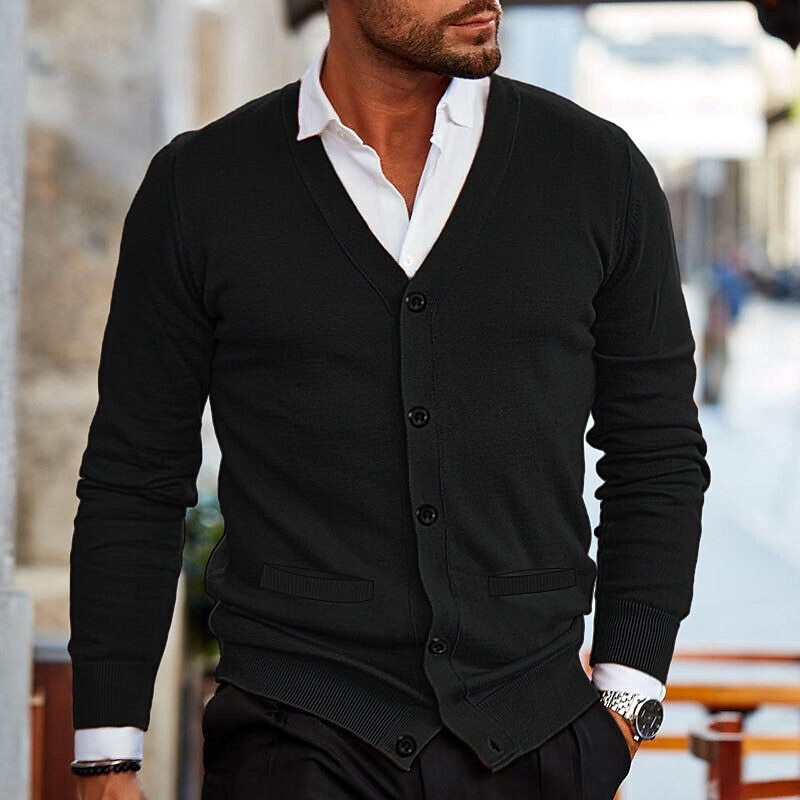 Gilet homme classique boutonné, élégant et confortable. Indispensable pour la mode masculine automne-hiver.