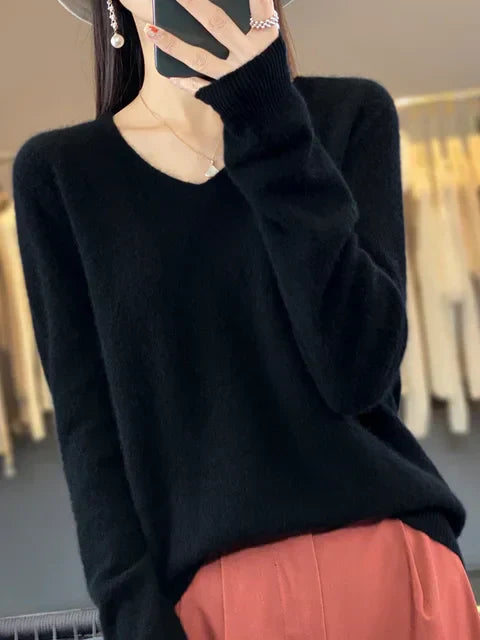 Détail du pull femme en tricot fin, texture douce et confortable, parfait pour le quotidien.