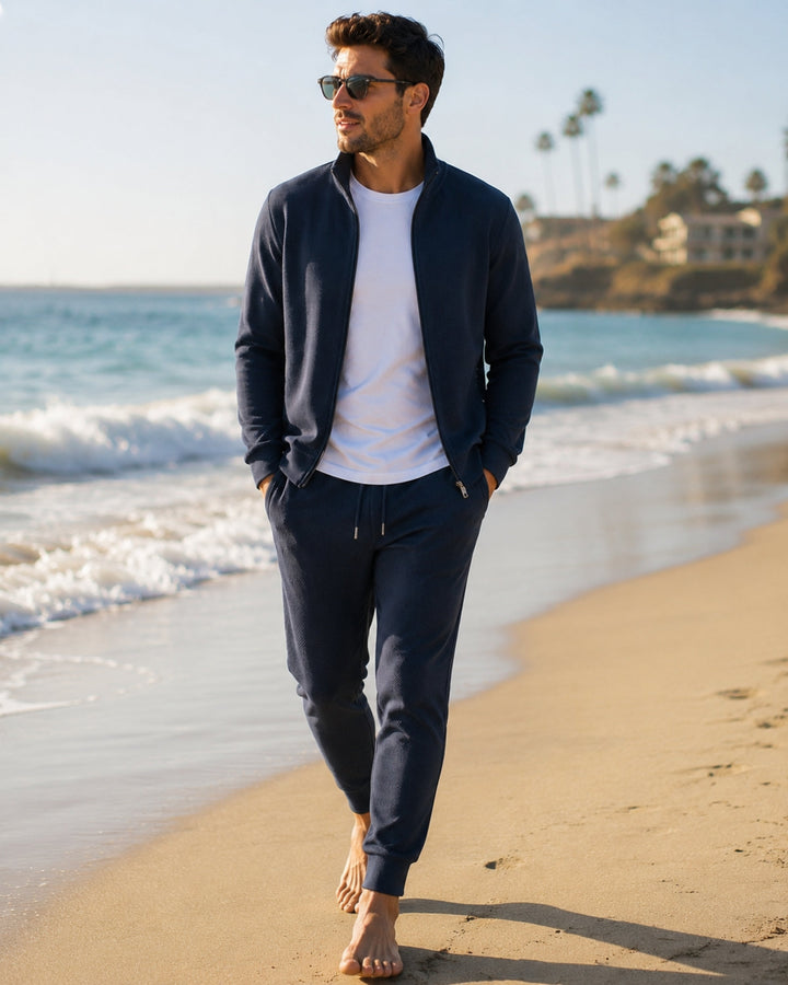 Survêtement homme élégant et moderne, ensemble zippé ajusté pour look sportswear décontracté.