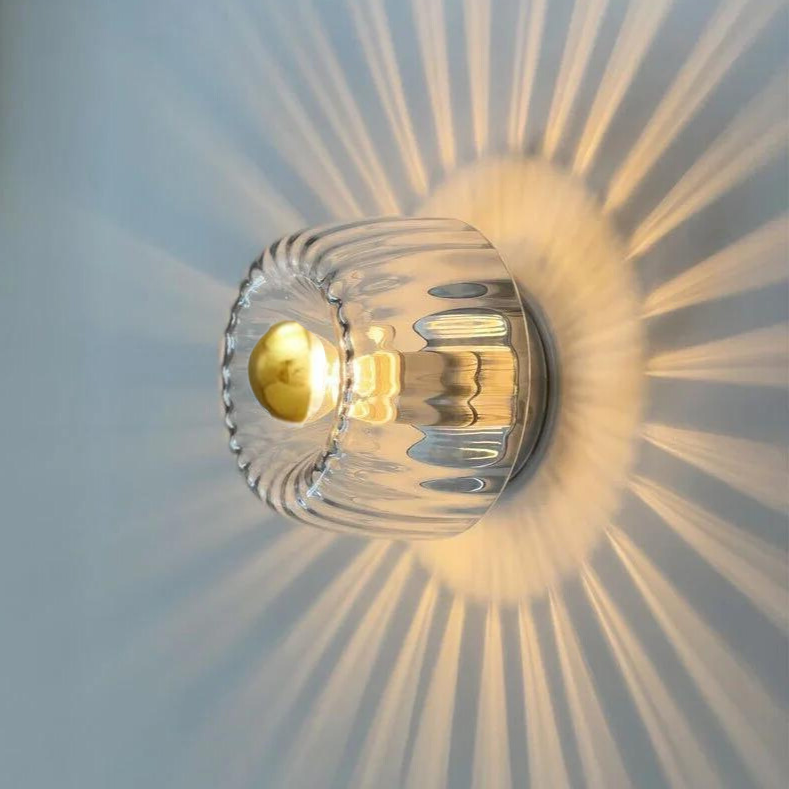 Applique murale moderne style nordique, luminaire élégant pour votre intérieur. Fini argent, idéal salon/chambre.