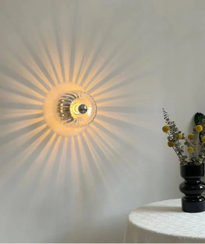 Applique murale pour chambre ou salon, style nordique moderne. Offre un éclairage intérieur doux et élégant.