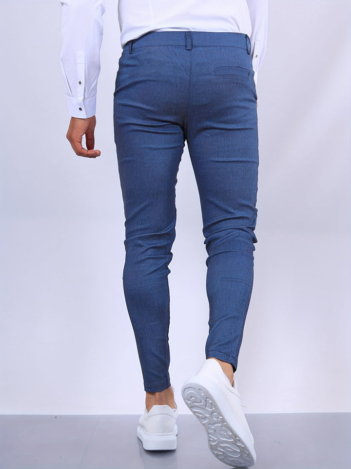Pantalon homme confortable et extensible, parfait pour une liberté de mouvement optimale. Vêtement masculin.