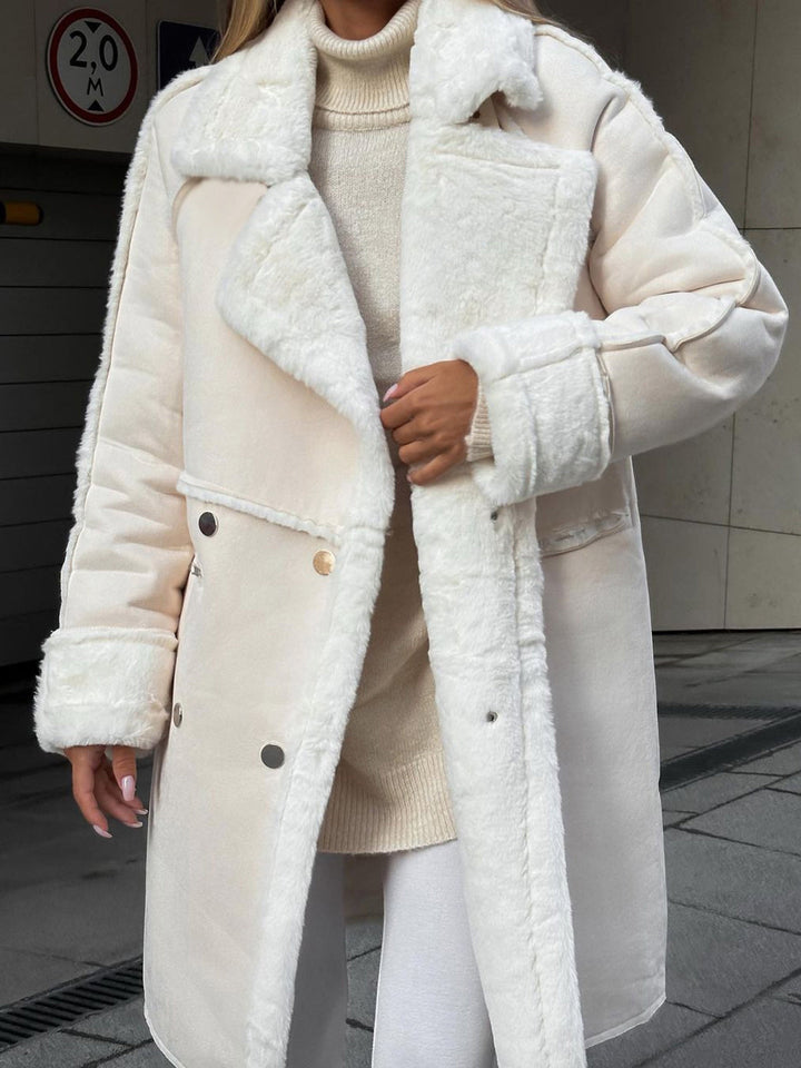 Veste manteau femme chic et confortable. Pardessus élégant gris/beige, parfait pour la mode automne-hiver.