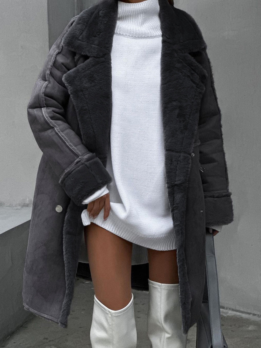 Manteau femme élégant gris/beige. Pardessus chic et confortable pour l'hiver et l'automne. Mode féminine.