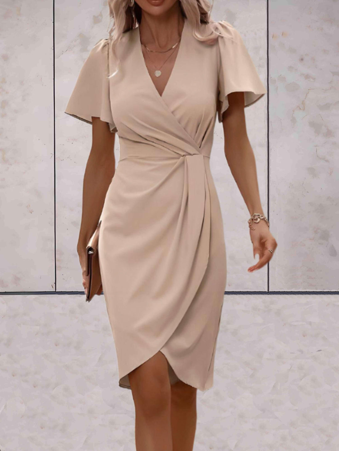 Robe portefeuille femme, col en V, coupe ajustable. L'élégance et le confort réunis pour la mode femme.