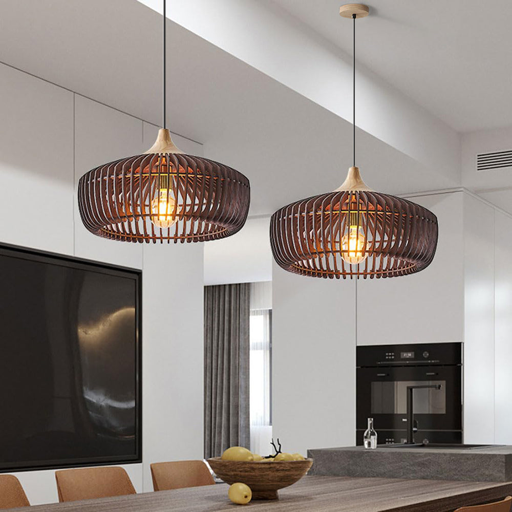 Lampe suspendue en bois style japonais pour salon. Éclairage design minimaliste, zen et naturel. Abat-jour en bois.