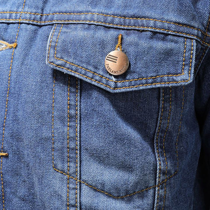 Veste en jean homme confortable et robuste, style classique mode. Idéale pour un look décontracté et élégant.