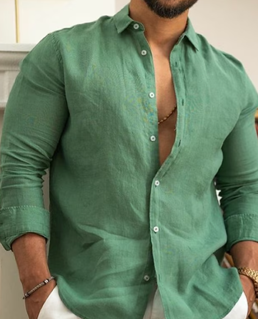 Chemise d'été respirante homme, coupe décontractée. Idéale pour un confort estival et un style casual élégant.