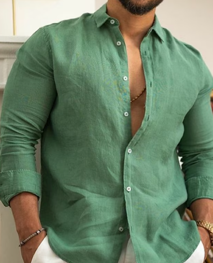 Chemise d'été respirante homme, coupe décontractée. Idéale pour un confort estival et un style casual élégant.