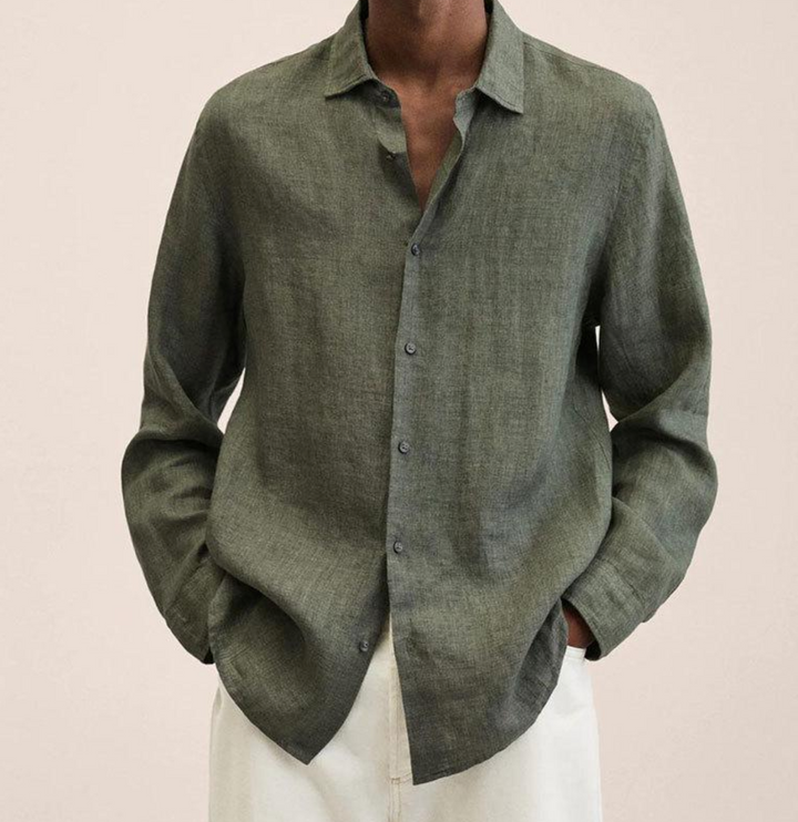 Chemise décontractée homme en lin, légère et respirante, idéale pour un style estival élégant.
