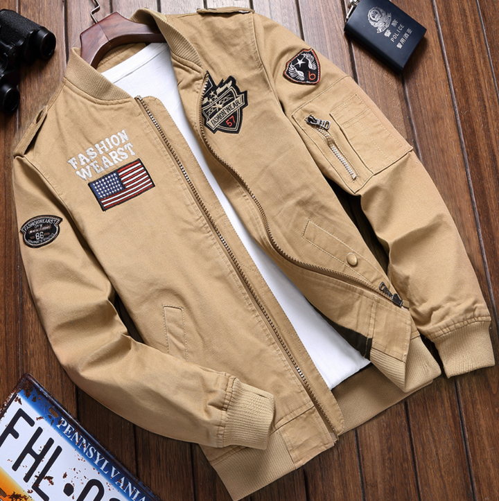 Veste homme militaire polyvalente, s'adapte du bureau à l'extérieur. Un must-have élégant pour mode homme tendance.