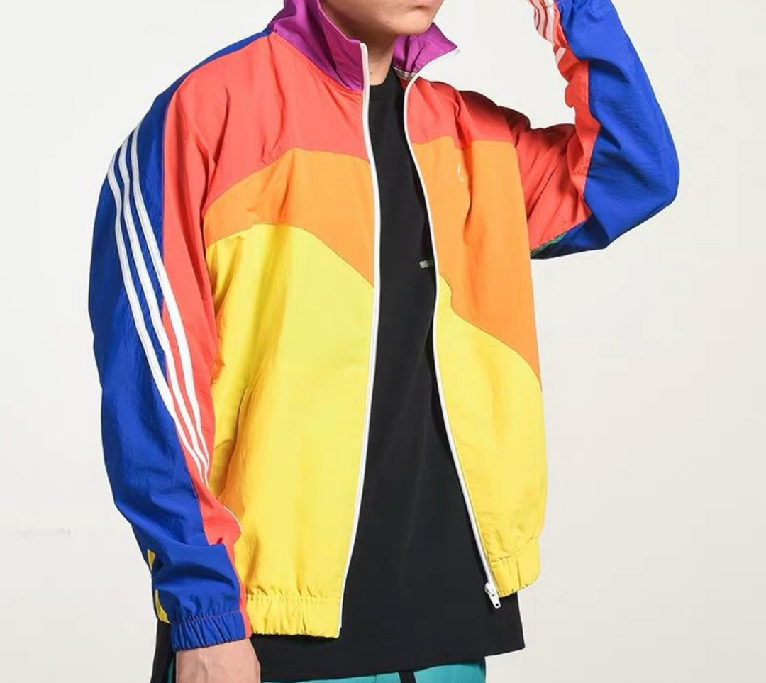 Coupe-vent homme rétro coloré style années 90. Veste légère et dynamique, parfaite pour la mode vintage.