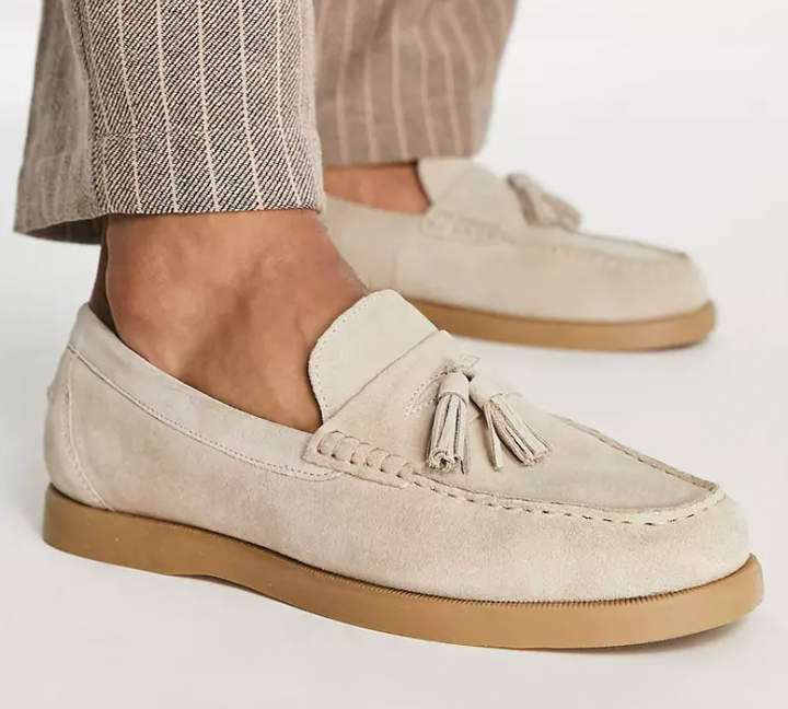 Chaussures mocassins plates Odran pour hommes en kaki, polyvalentes pour un look décontracté ou formel.