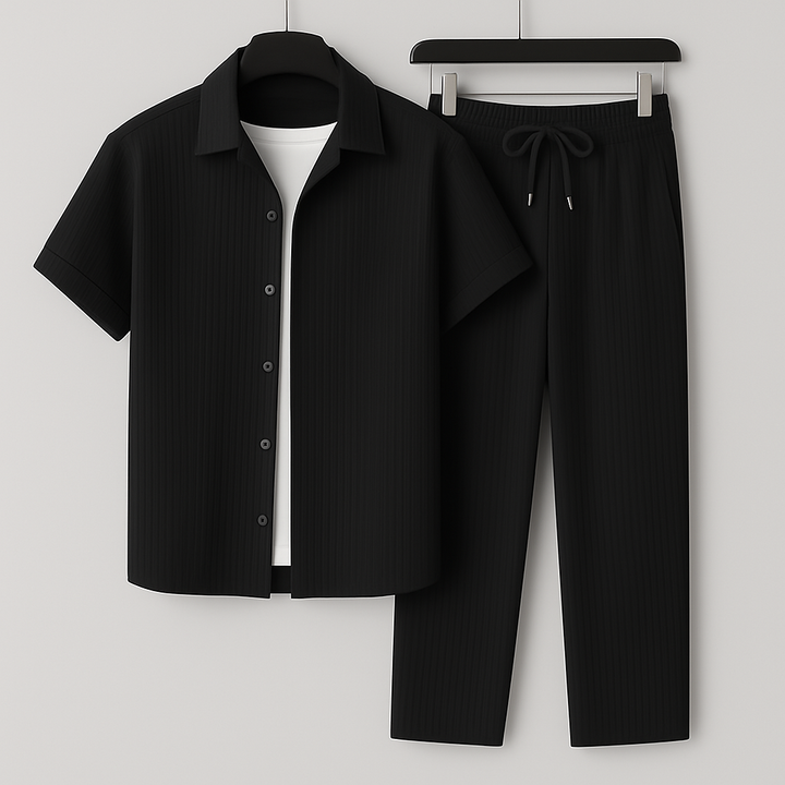 Ensemble homme effet lin léger: chemise et pantalon à cordon pour un look décontracté d'été ou de vacances.