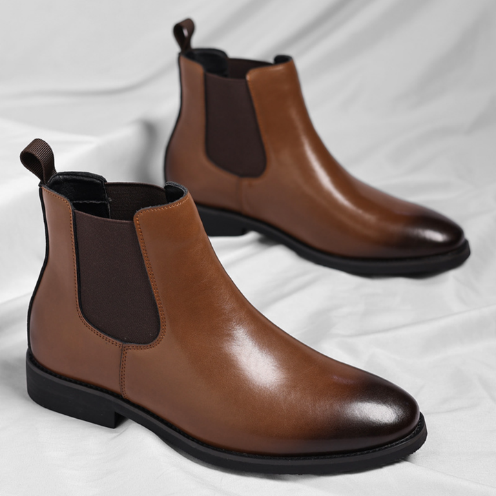 Bottines homme Chelsea marron, ultra-confort pour un look chic et décontracté. Chaussures ville parfaites automne-hiver.