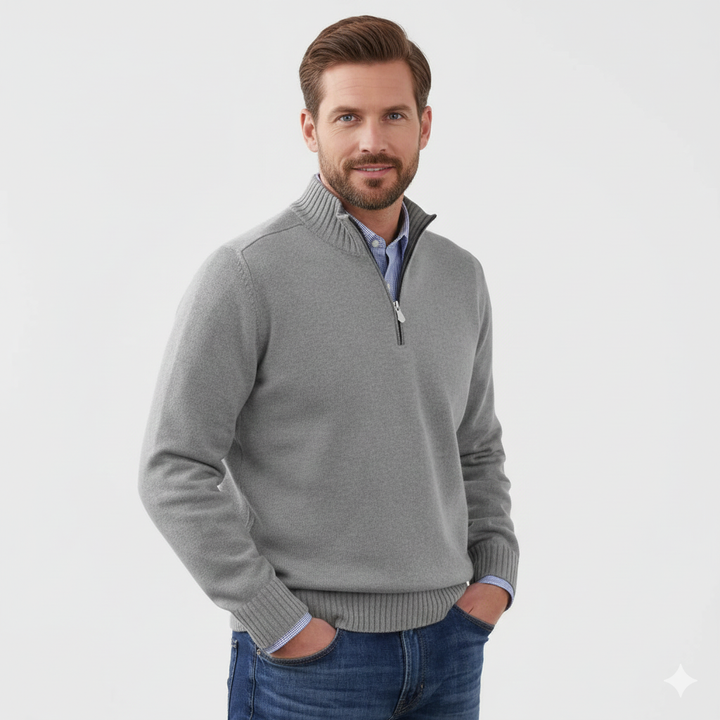 Détail du col zippé sur un pull Quarter-Zip homme. Matière douce et respirante, finition soignée pour un confort optimal.