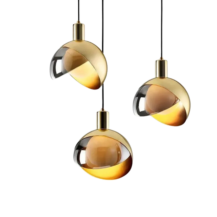 Suspension LED moderne BrightAura pour salon ou salle à manger. Design élégant et lumière chaude.