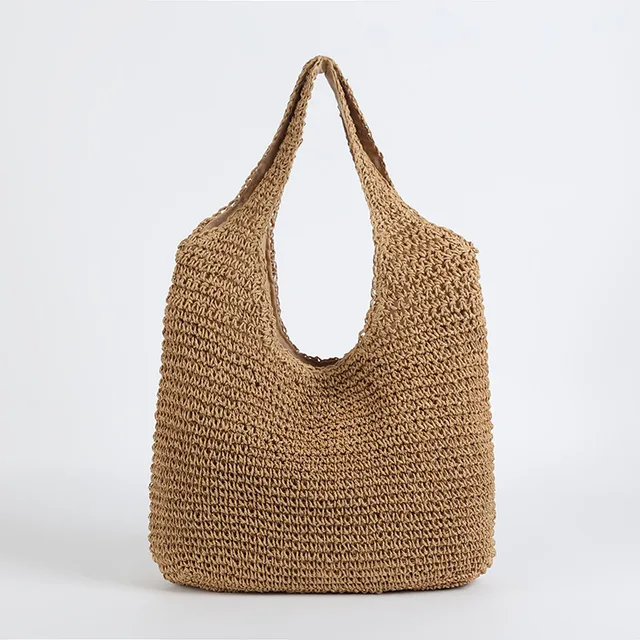 Sac de plage en paille tressée élégant pour femme, accessoire chic d'été et vacances. Cabas mode paille.