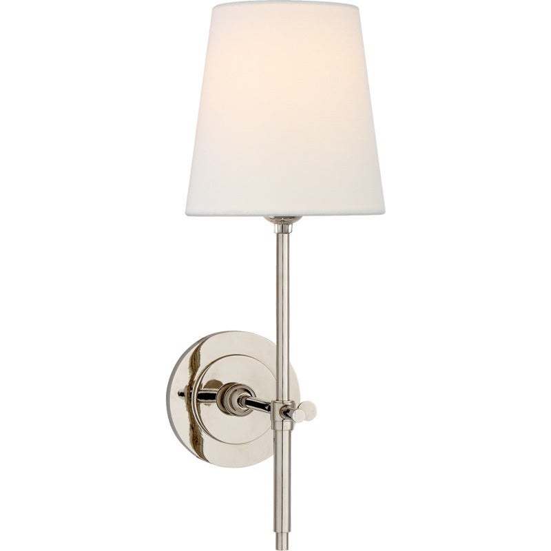 Lampe murale élégante, bras nickel brossé, abat-jour tissu crème. Lumière douce pour votre salon.