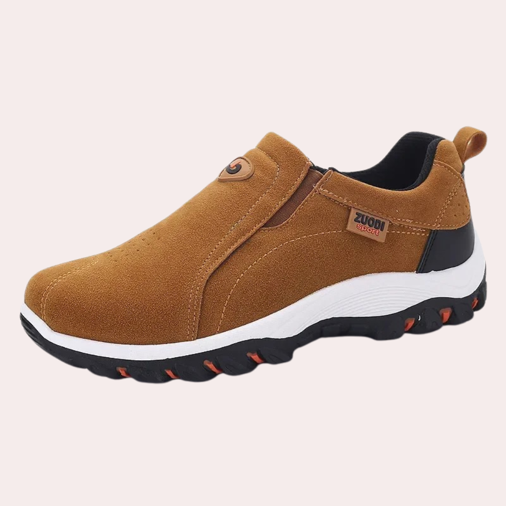 Paire de chaussures slip-on hommes confortables et antidérapantes, parfaites pour un look décontracté de mode masculine.
