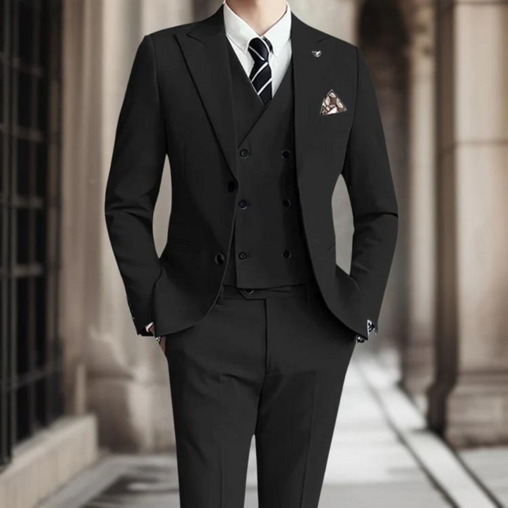 Costume de mariage élégant homme 3 pièces (veste, pantalon, gilet), idéal cérémonie formelle ou soirée chic.