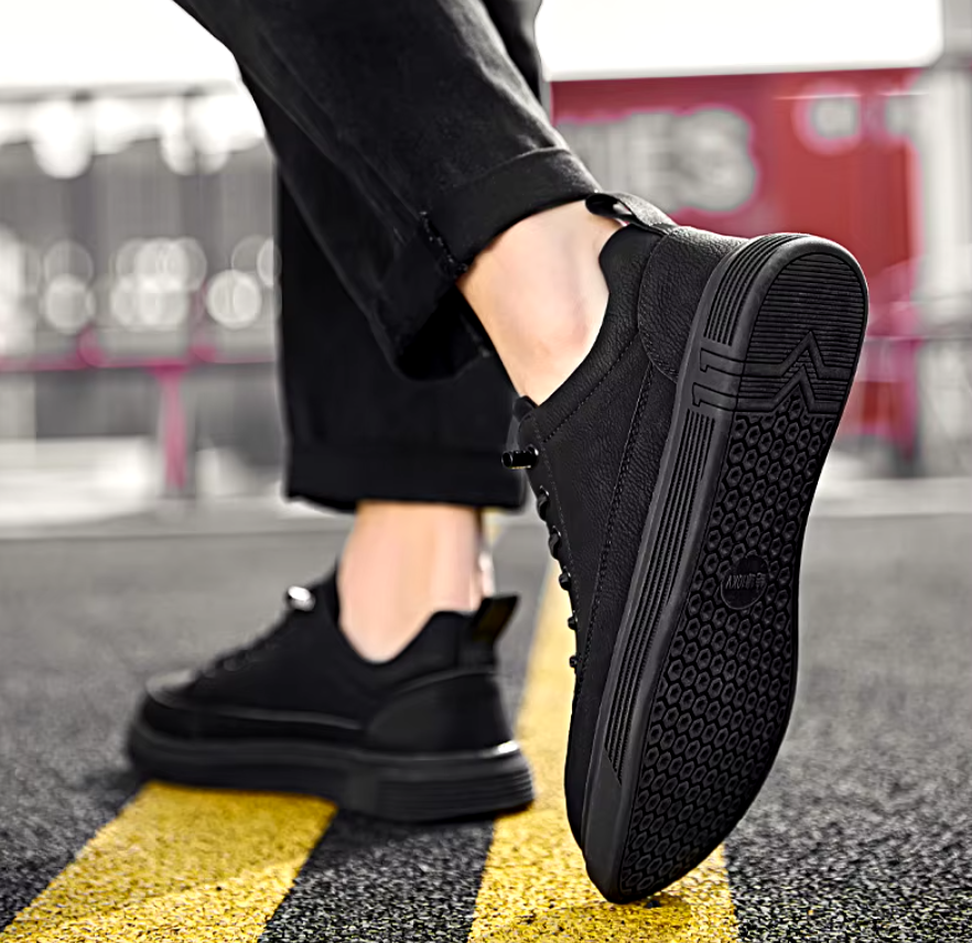 Chaussures de travail avec embout acier, imperméables. Idéales pour chantier, entrepôt et protection.
