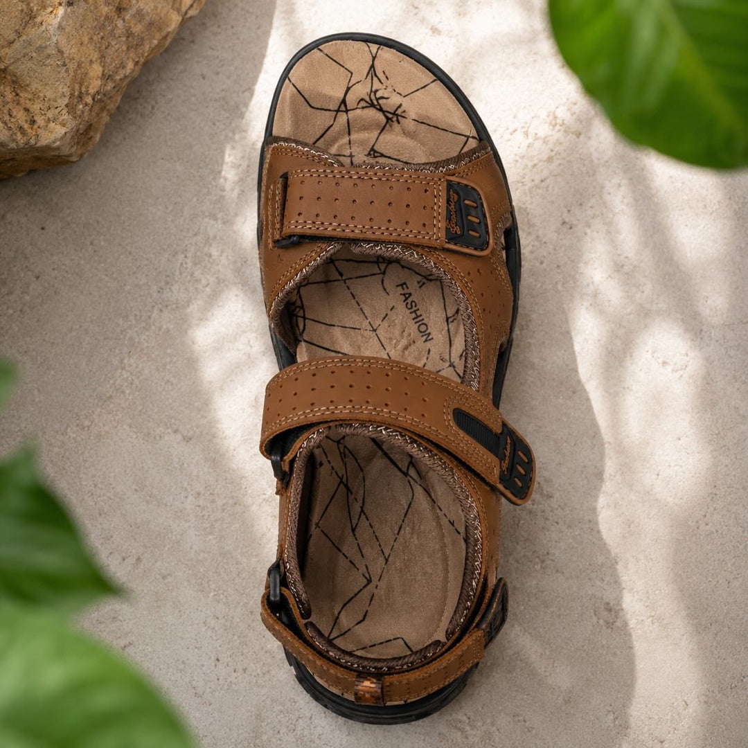 Paire de sandales orthopédiques hommes pour bien-être pieds, confortables. Essentielles pour l'été quotidien.