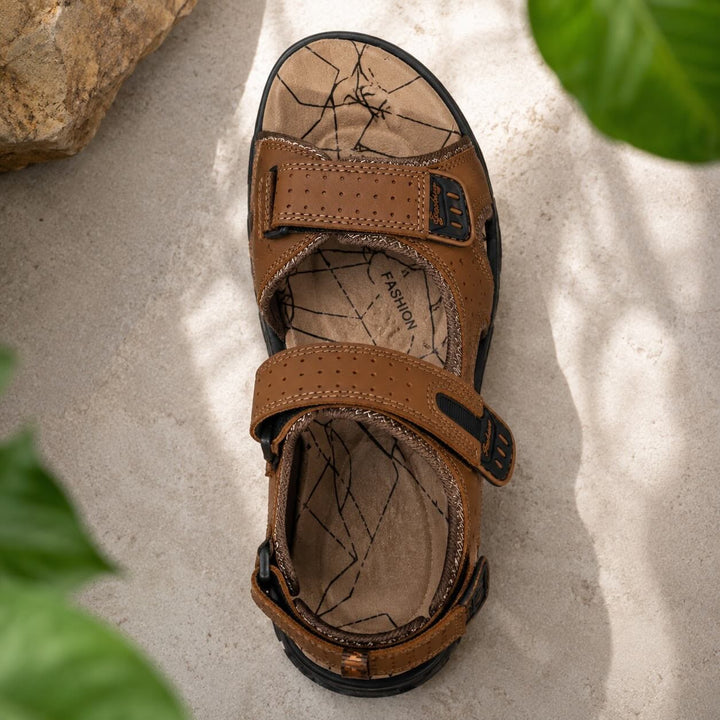 Paire de sandales orthopédiques hommes pour bien-être pieds, confortables. Essentielles pour l'été quotidien.