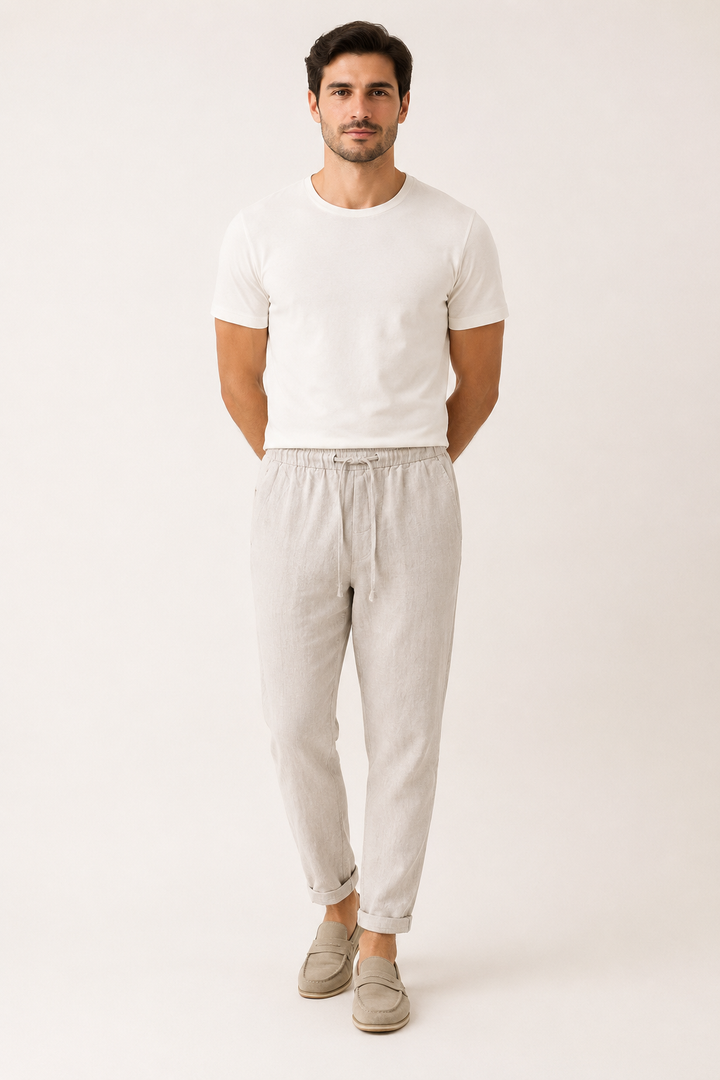 Pantalon homme polyvalent, décontracté-chic. Taille élastique, coupe droite. Parfait pour l'été, le voyage et le confort.