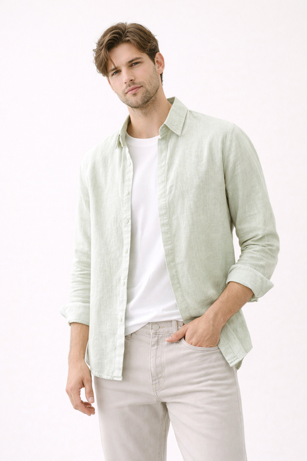 Chemise homme à manches longues pour tenue estivale. Confortable, élégante et polyvalente pour un style décontracté.