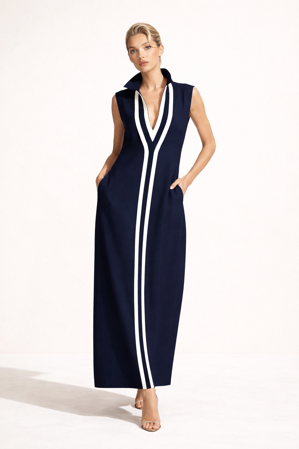 Élégante robe longue femme chic avec décolleté V profond, coupe fluide pour printemps-été, style décontracté.