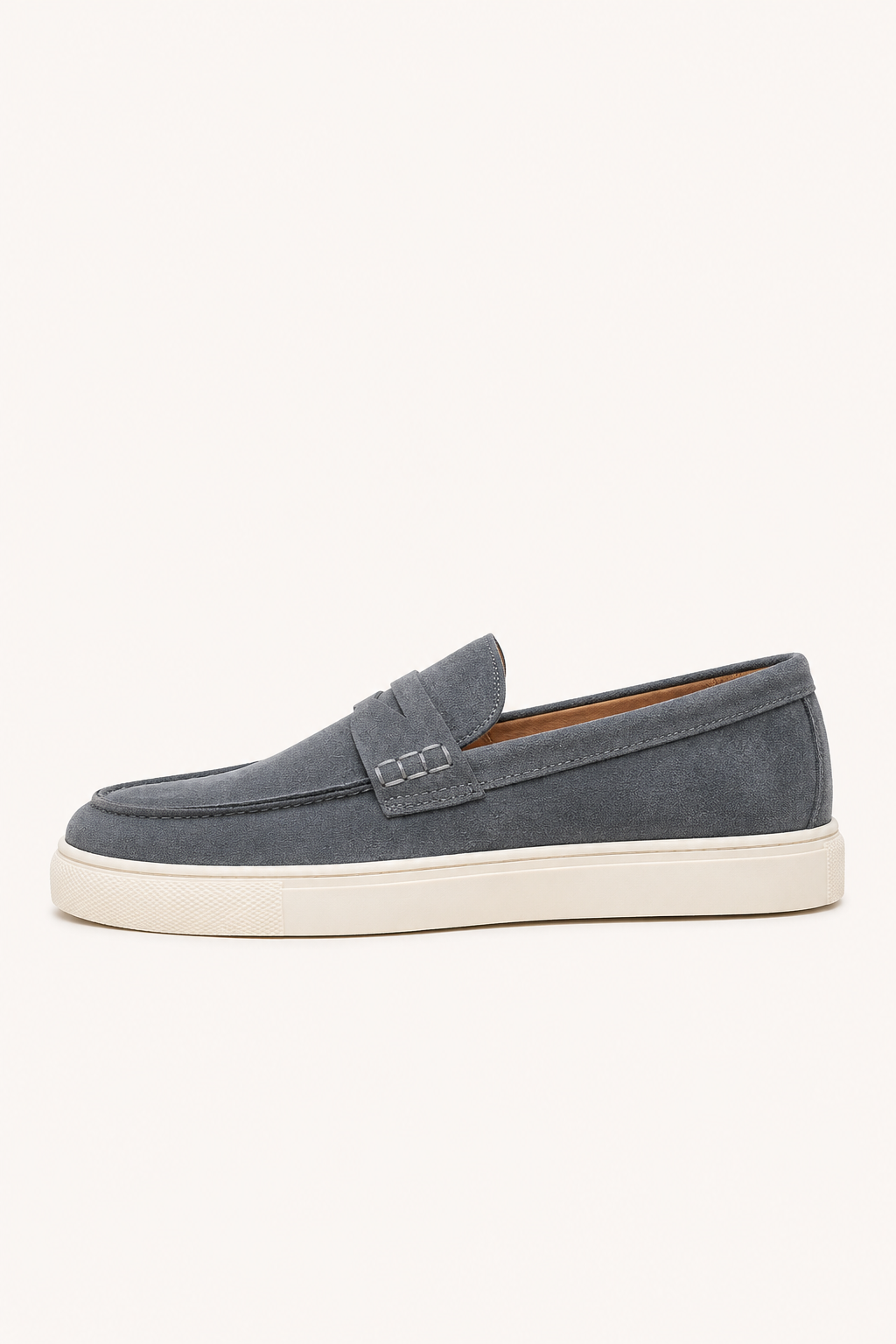 Profil de mocassins décontractés pour hommes, semelle confortable pour un style urbain casual tout l'été.