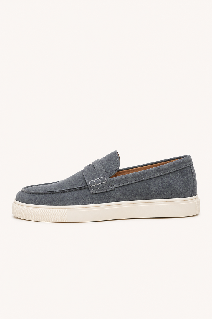 Profil de mocassins décontractés pour hommes, semelle confortable pour un style urbain casual tout l'été.