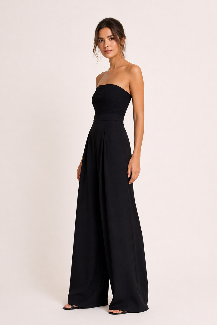 Combinaison élégante femme sans bretelles, taille haute, jambes larges, idéale pour soirée formelle ou événement chic.