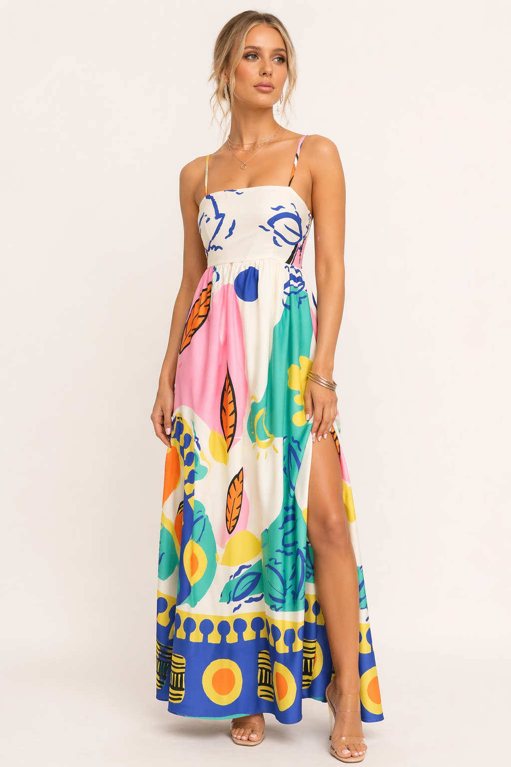 Robe longue imprimée fluide pour femme avec bretelles fines, parfaite pour une élégance estivale décontractée.