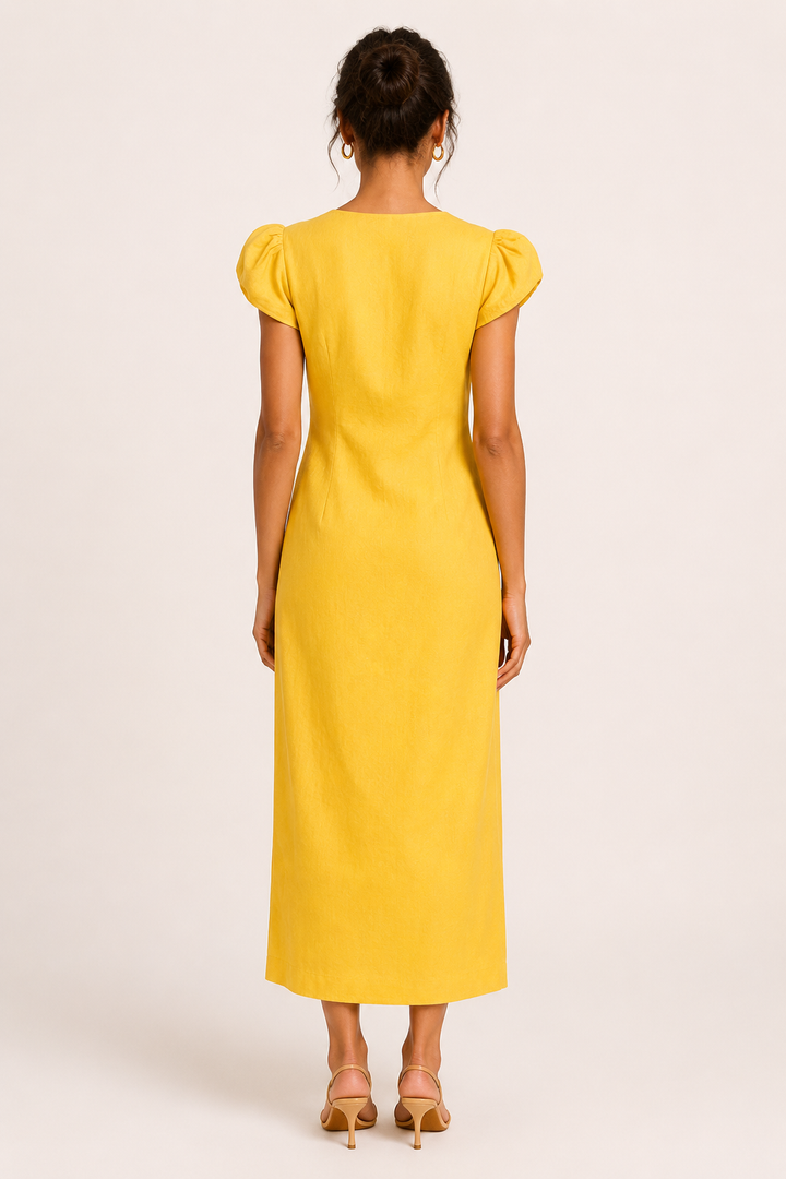 Robe midi femme stylée avec encolure V flatteuse et boutons latéraux. Tendance pour printemps/été.