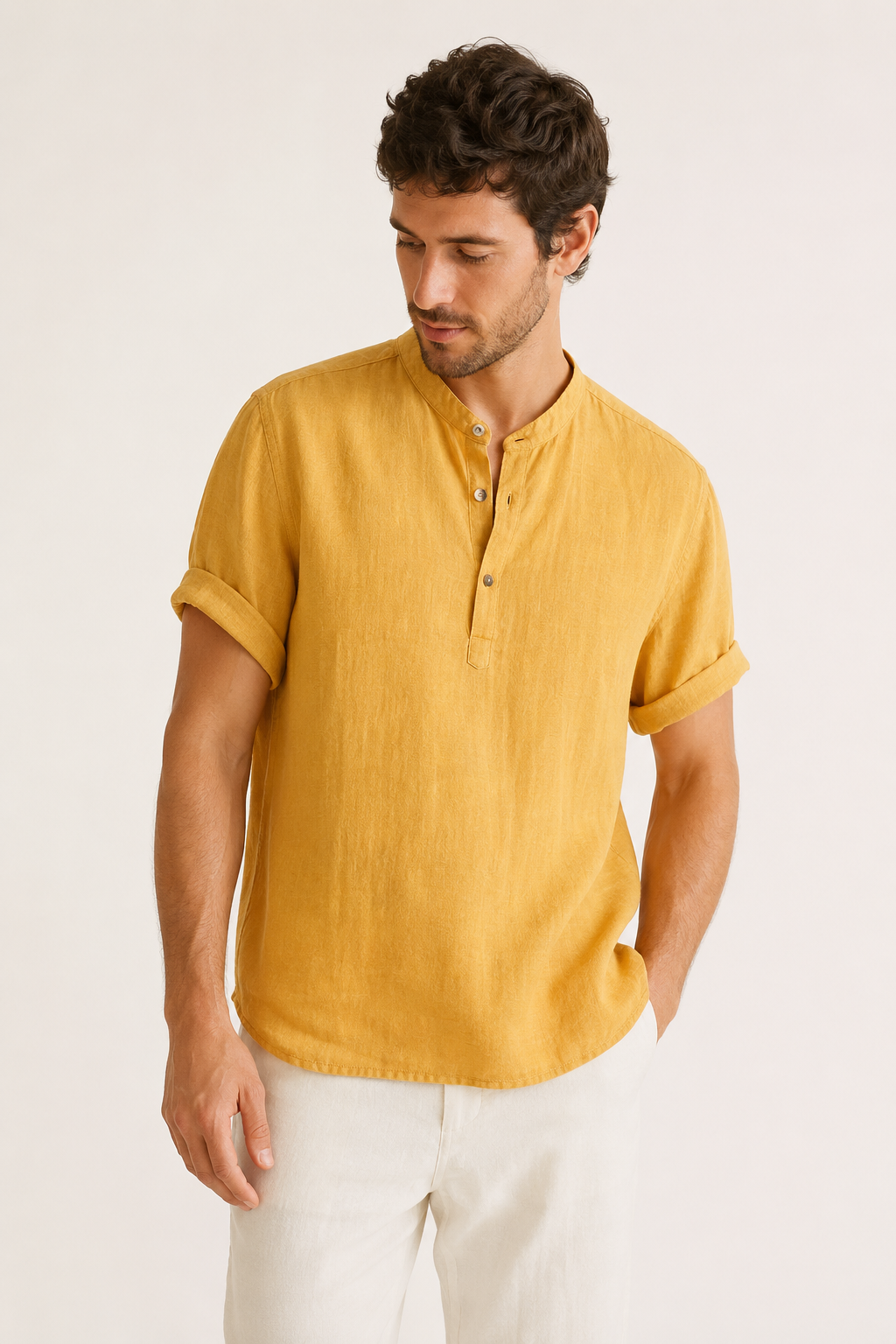 Chemise homme élégante à col mao, manches courtes, parfaite pour un style décontracté d'été.