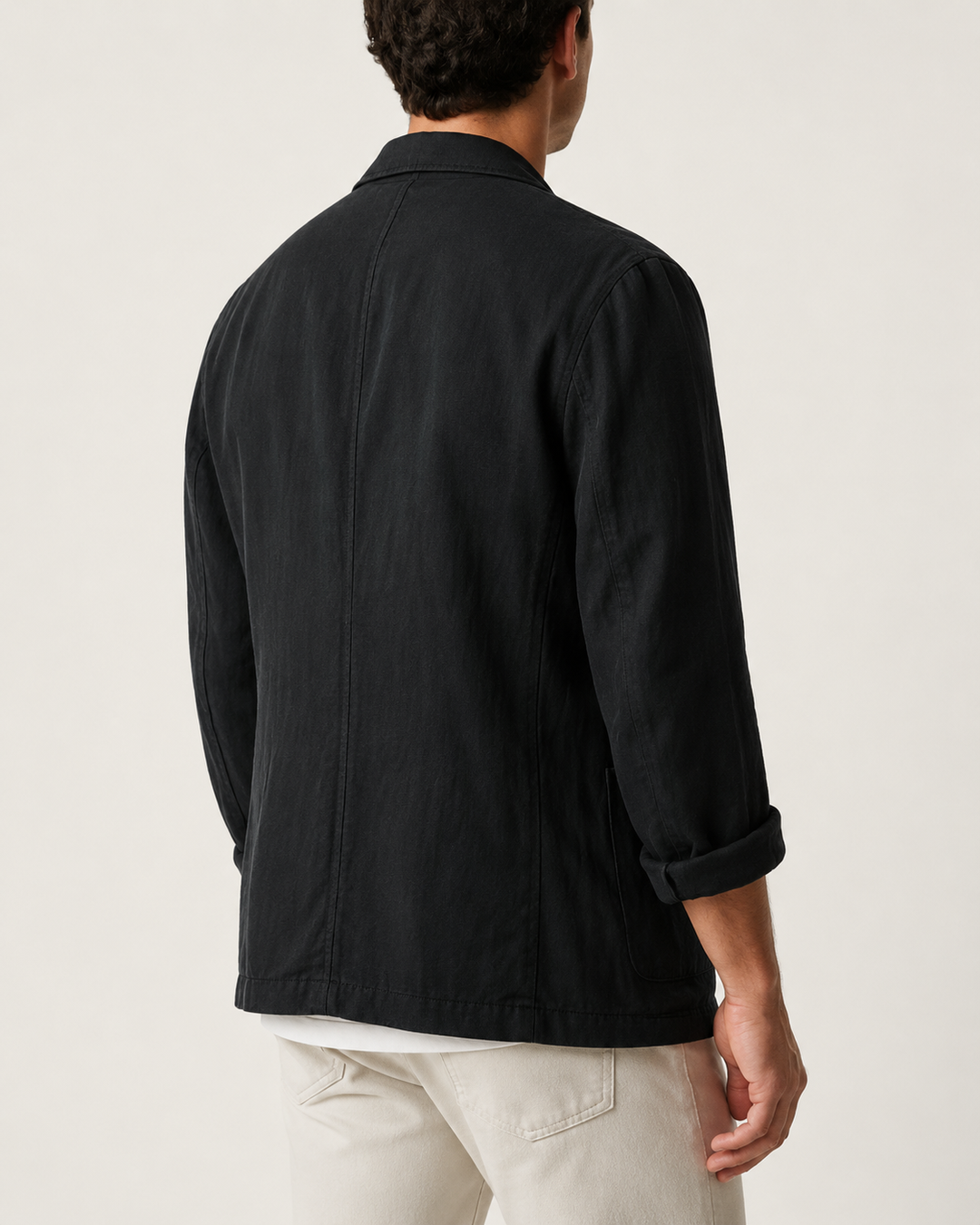 Veste élégante homme, blazer deux boutons, couleur claire, parfait pour les cérémonies d'été.