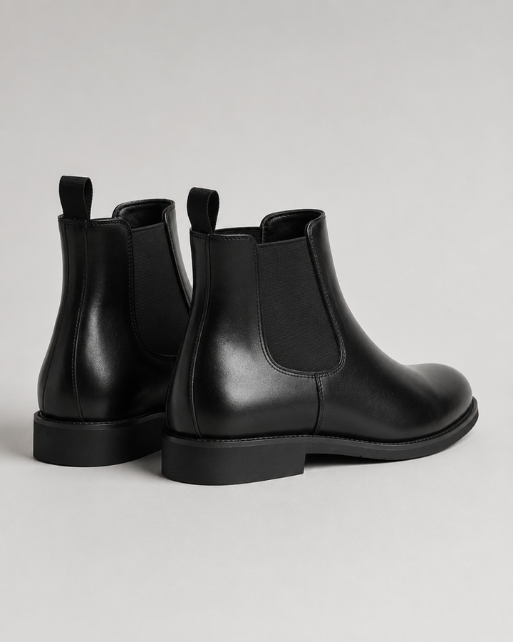 Chaussures bottines Chelsea homme noires, confortables et élégantes. Idéales pour la ville, enfilage rapide, style polyvalent.