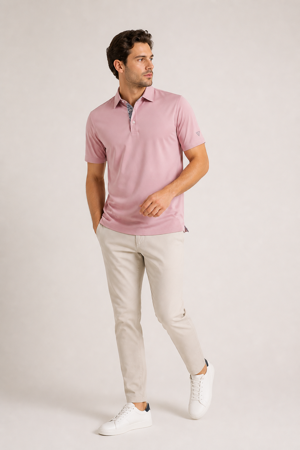 Polo classique pour hommes, couleur sable, manches courtes, un choix élégant et décontracté pour l'été.