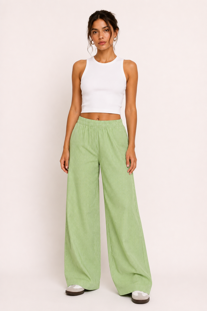 Pantalon ample rayé et léger pour femme, style décontracté et confortable, idéal pour les journées d'été.