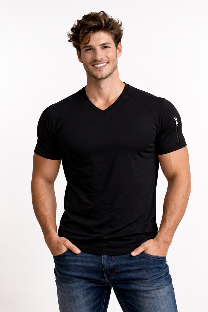 T-shirt homme col V confortable et doux, parfait pour l'été. Mode masculine essentielle et versatile.