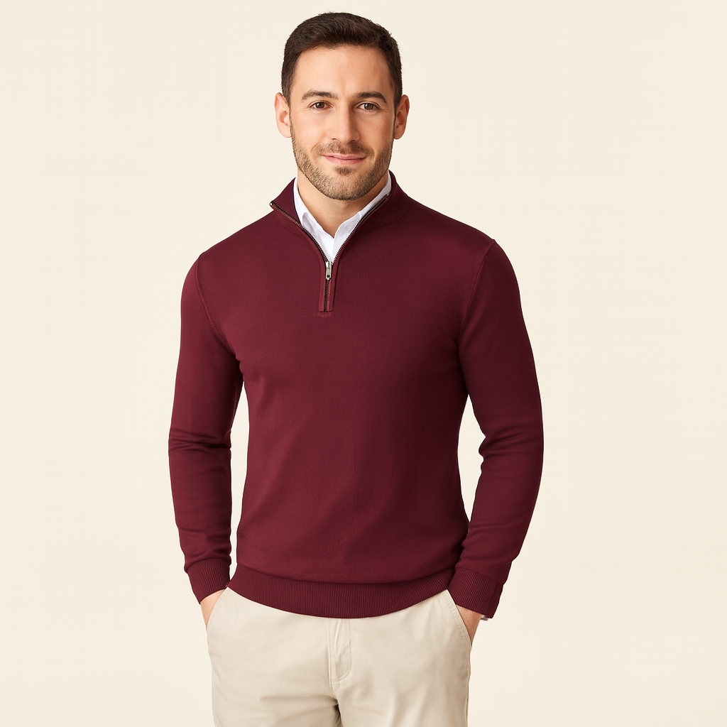 Détail du col zippé sur ce pull homme confortable et élégant. Mode masculine intemporelle.