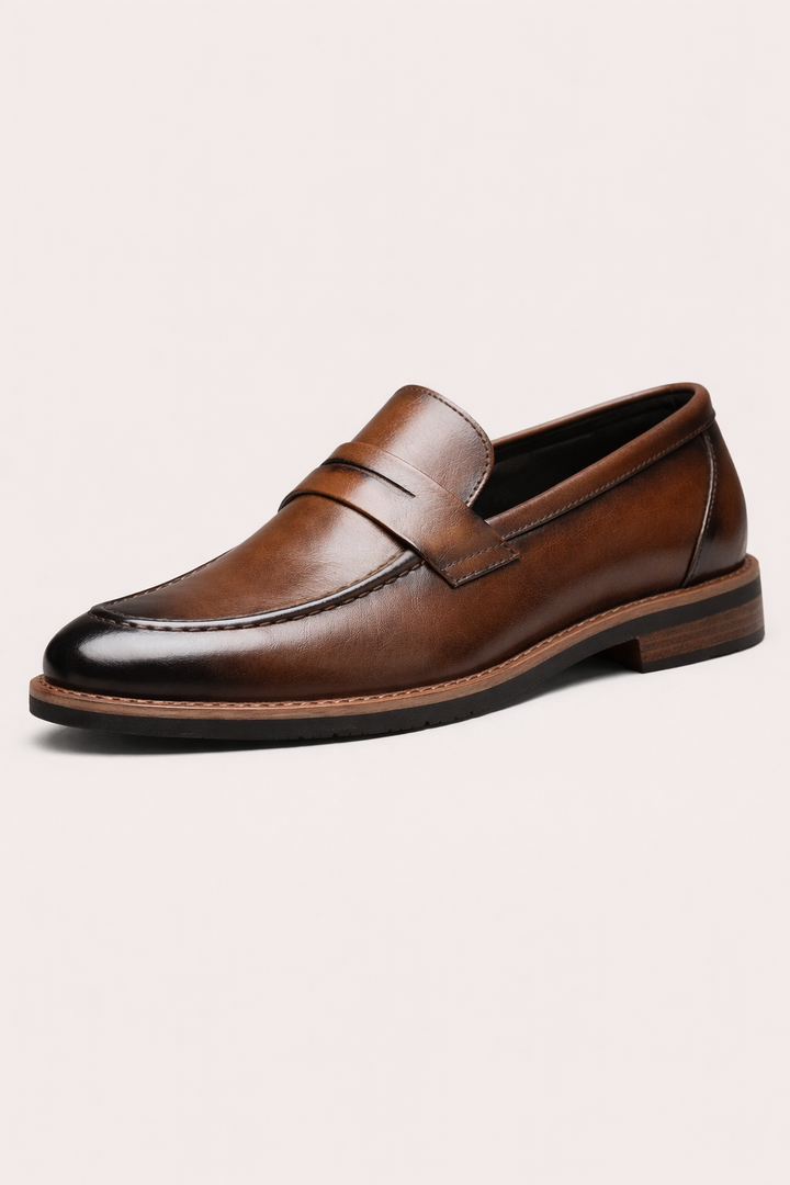 Chaussures mocassins confortables pour hommes, design slip-on, parfaites pour le travail ou les soirées formelles.