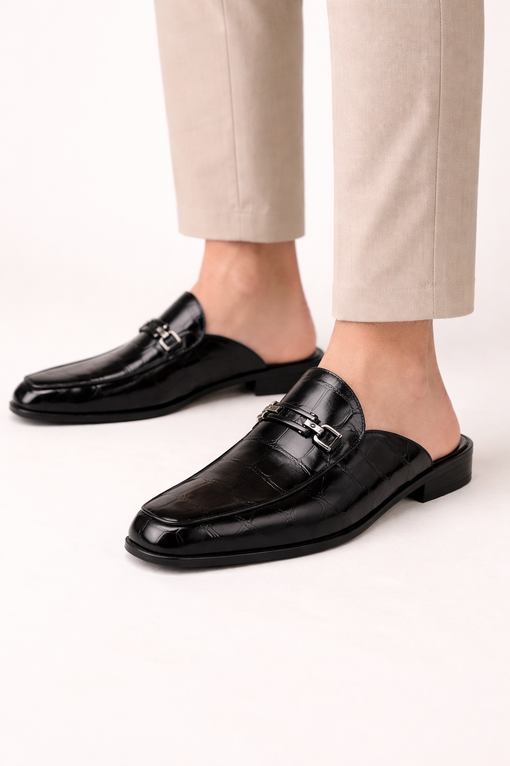 Mocassins élégants pour hommes, style chic et décontracté, parfaits pour l'été. Confort moderne slip-on.
