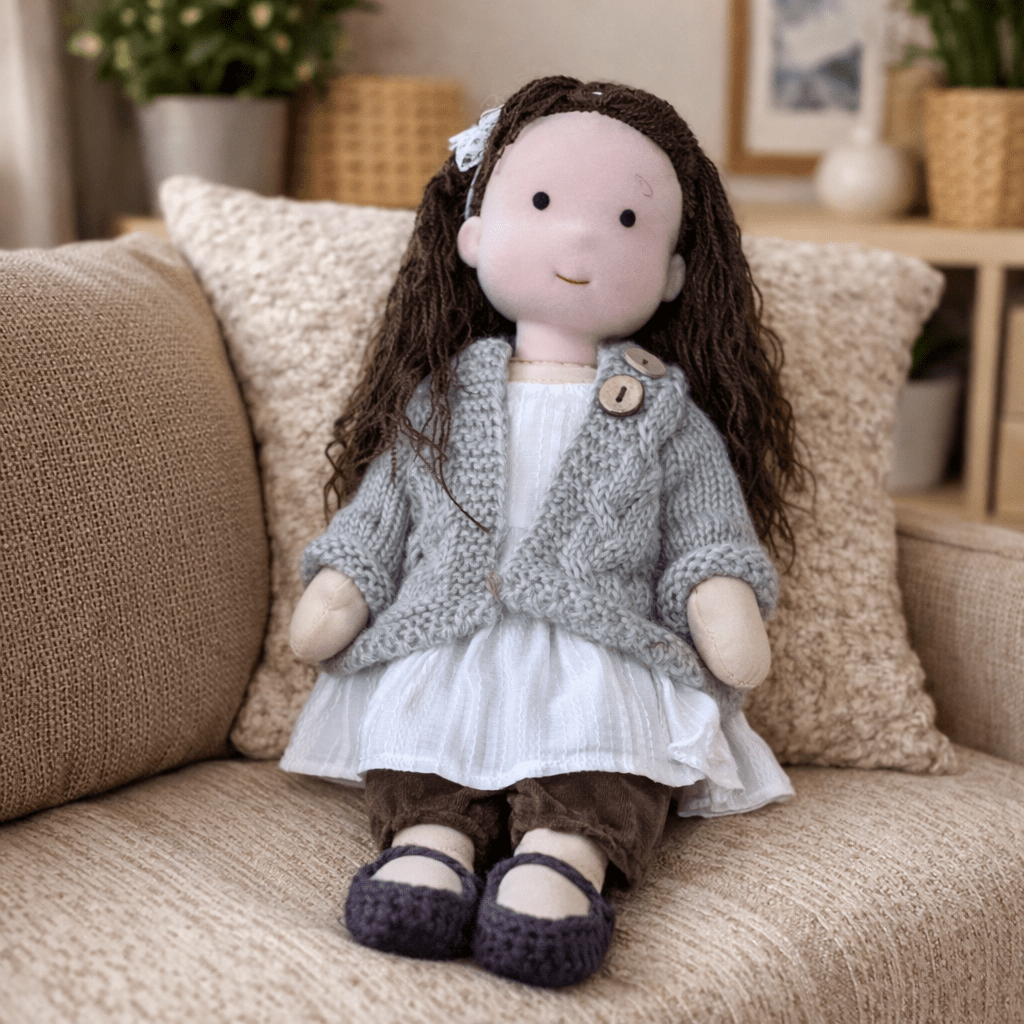 Poupée Waldorf, compagne de jeu créatif et douce pour l'enfant.